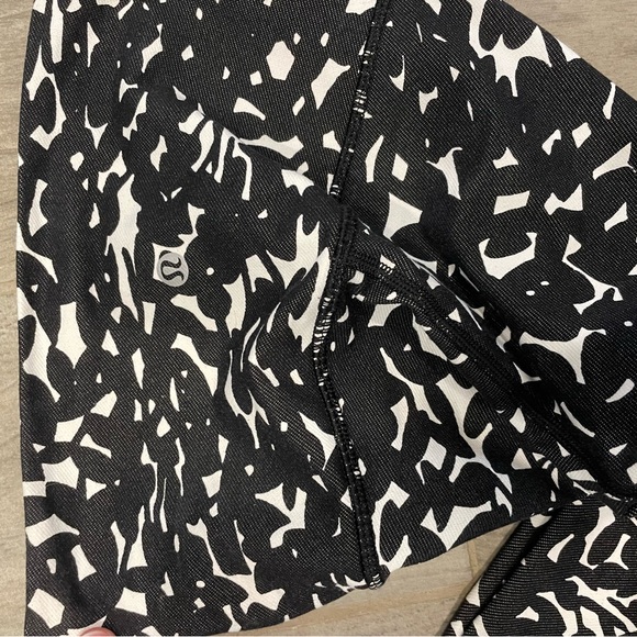 Lulu lemon size 2 leggings - Picture 2 of 2
